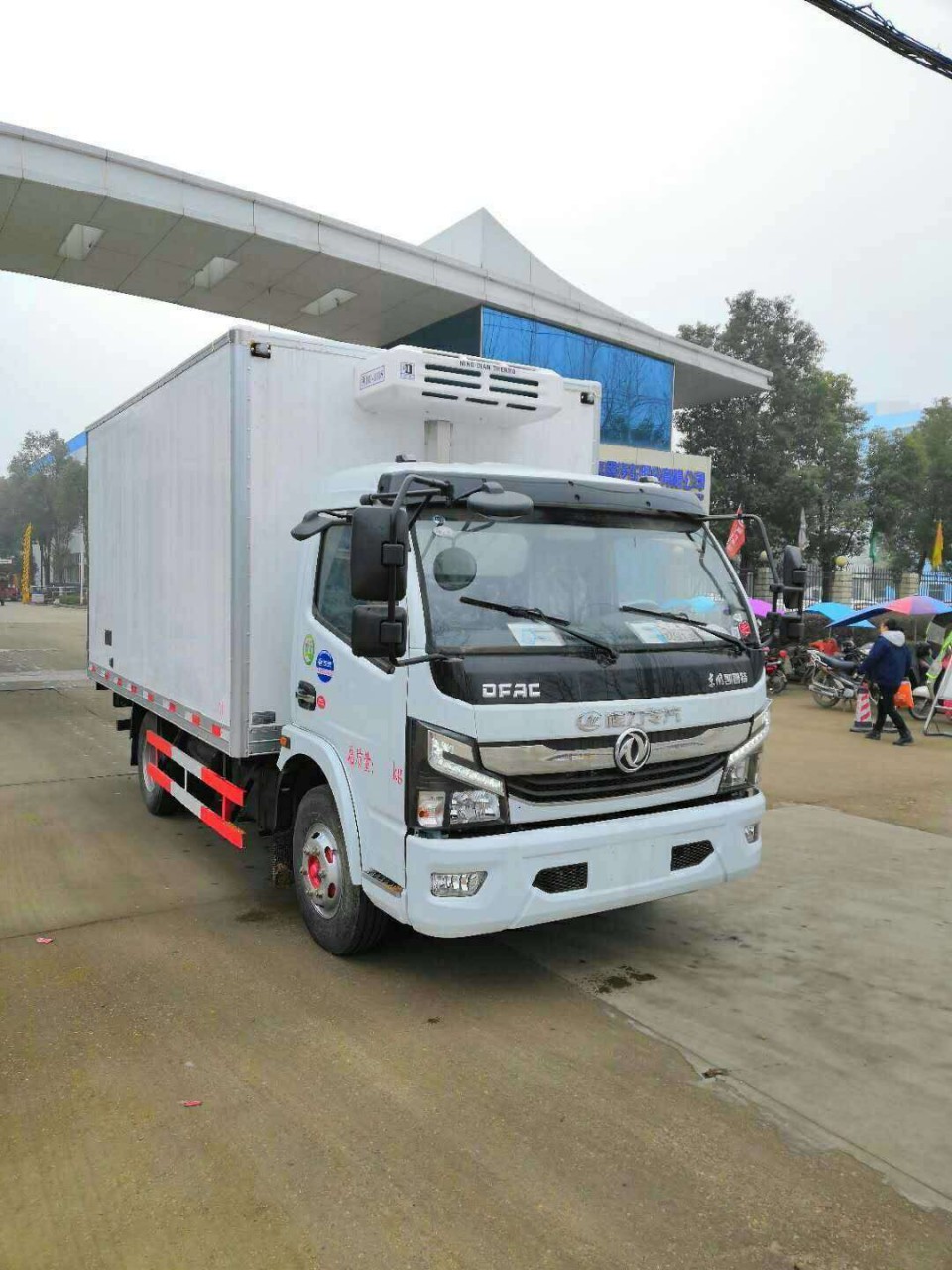 湖北程力東風(fēng)凱普特4米2冷藏車 (1)