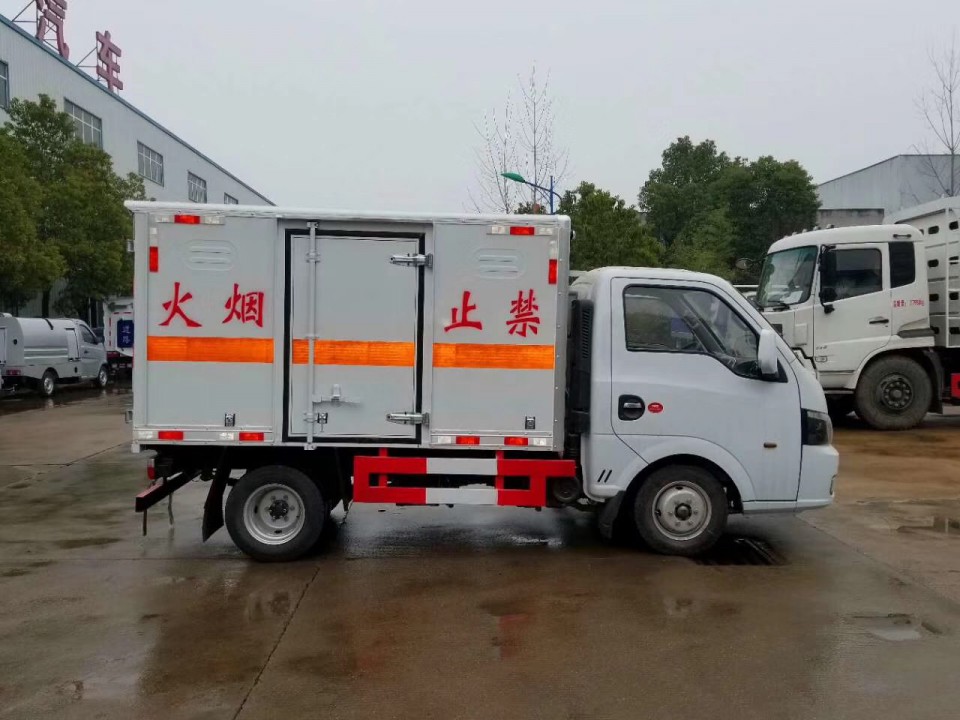 湖北程力東風途逸3米2類廂式氣瓶運輸車 (11)